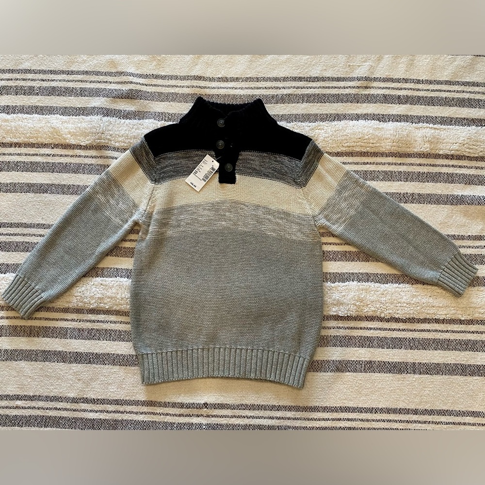 Boy’s 3T 3-button sweater. NWT! Black/grey/white. Perfect condition!